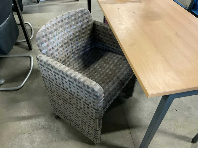 Bureau met stoel en lamp - afbeelding 6 van  6