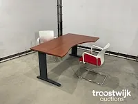 Bureau met stoelen - afbeelding 1 van  9