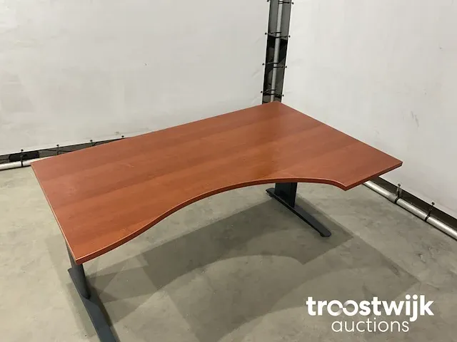 Bureau met stoelen - afbeelding 5 van  9