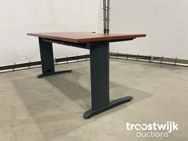 Bureau met stoelen - afbeelding 6 van  9
