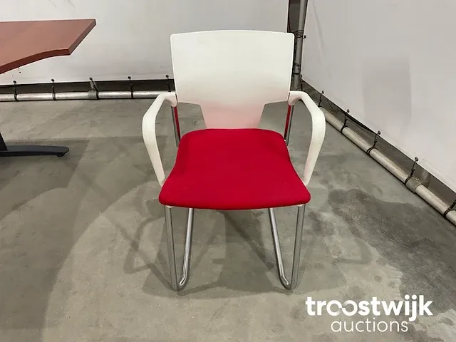 Bureau met stoelen - afbeelding 7 van  9