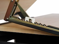 Bureau met twee werkbladen - verstelbare kanteling - max. 115 x 65 – min. 90 x 60 cm - inclusief kruk, bekerhouder en 2 lades - lichtbruin/zwart - afbeelding 5 van  11