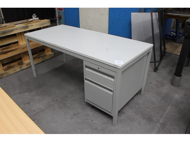 Bureau met vaste ladekast. afmeting 170 x 75 x 76 cm - afbeelding 2 van  2
