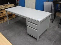 Bureau met vaste ladekast. afmeting 170 x 75 x 76 cm - afbeelding 2 van  2