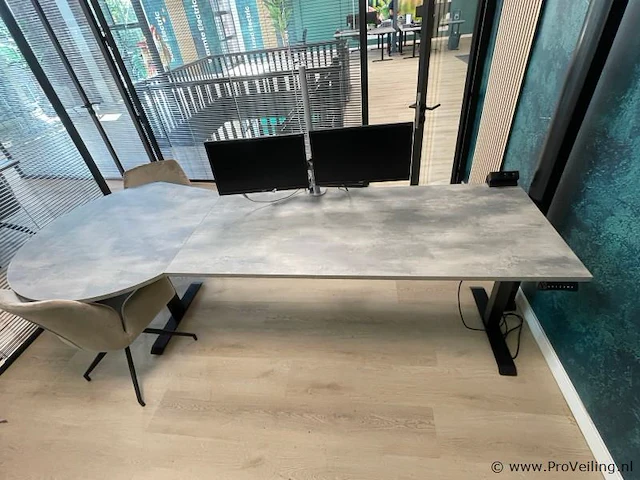 Bureau met vergaderdruppel - 185x120 in hoogte verstelbaar - afbeelding 1 van  4