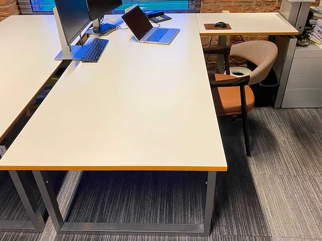 Bureau met zijstuk - afbeelding 1 van  3