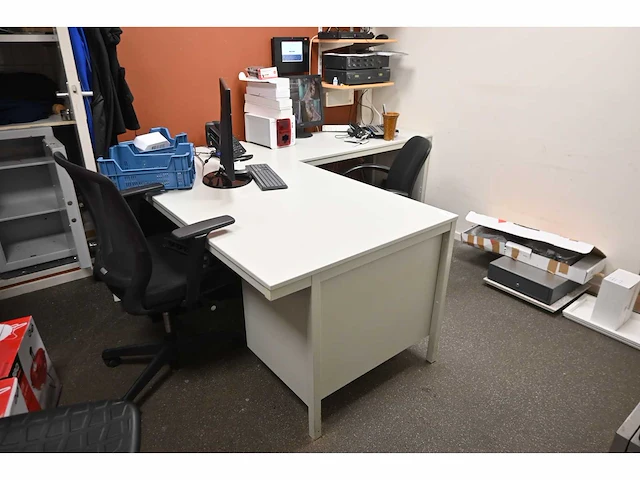 Bureau opstelling met bureaustoel - afbeelding 1 van  3