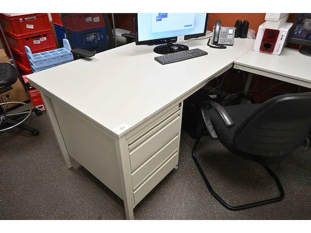 Bureau opstelling met bureaustoel - afbeelding 2 van  3