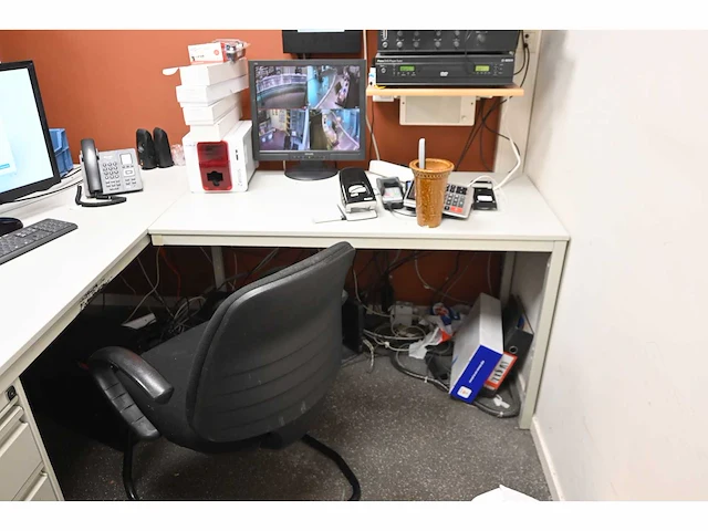Bureau opstelling met bureaustoel - afbeelding 3 van  3