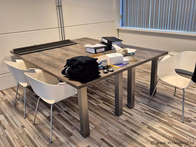 Bureau set met 4 stoelen - afbeelding 1 van  2