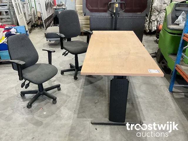 Bureau tafel met stoelen - afbeelding 1 van  5