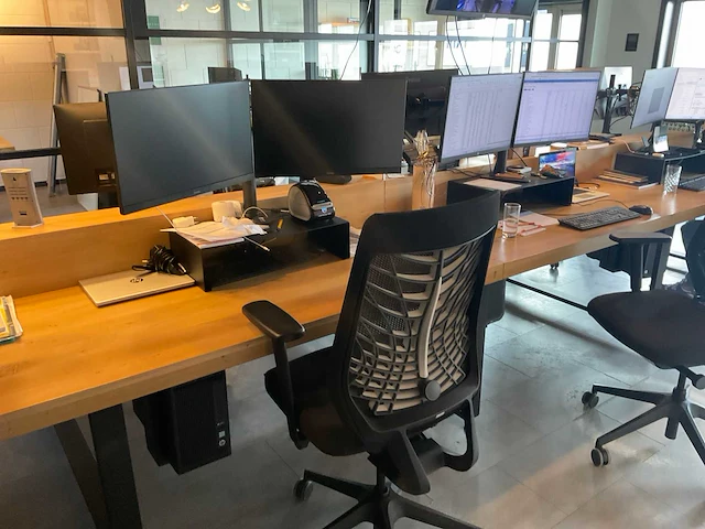 Bureau voor 8 werkplekken - afbeelding 8 van  13