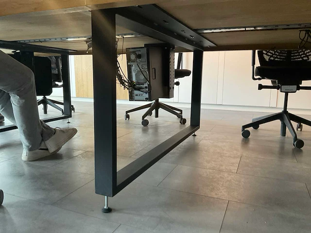 Bureau voor 8 werkplekken - afbeelding 12 van  13
