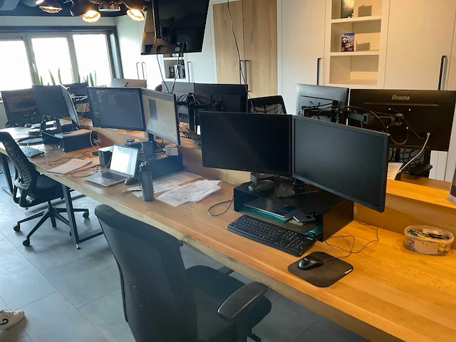 Bureau voor 8 werkplekken - afbeelding 12 van  13