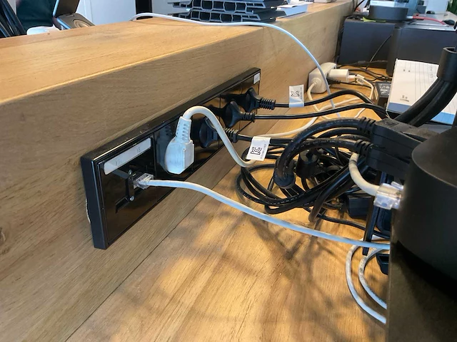 Bureau voor 8 werkplekken - afbeelding 13 van  13