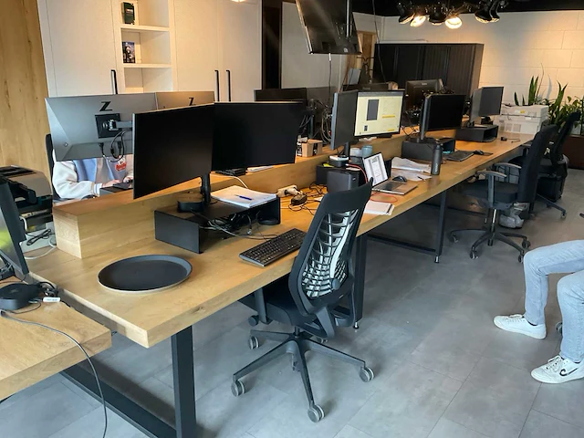Bureau voor 8 werkplekken - afbeelding 1 van  13