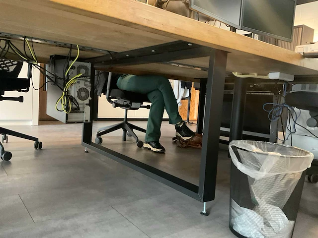 Bureau voor 8 werkplekken - afbeelding 7 van  13