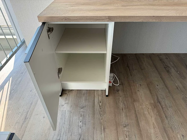 Bureau - afbeelding 15 van  20