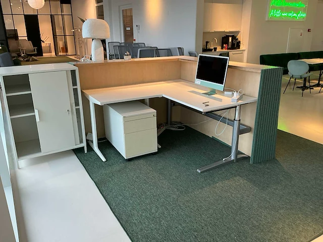 Bureau - afbeelding 1 van  4