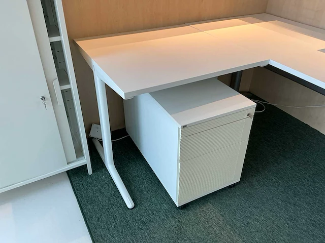Bureau - afbeelding 3 van  4