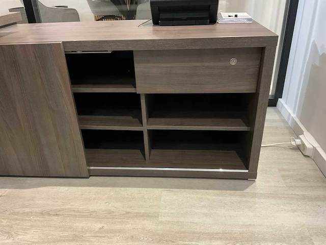 Bureau - afbeelding 9 van  10