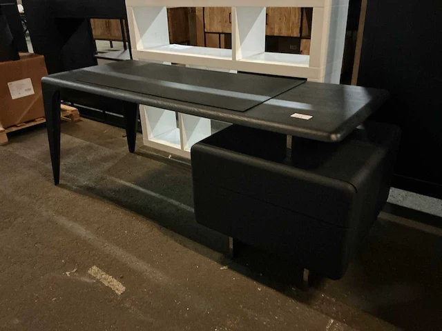 Bureau - afbeelding 1 van  3