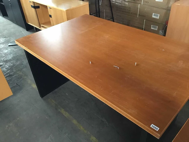 Bureau - afbeelding 1 van  4