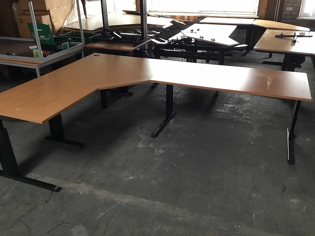 Bureau - afbeelding 1 van  4