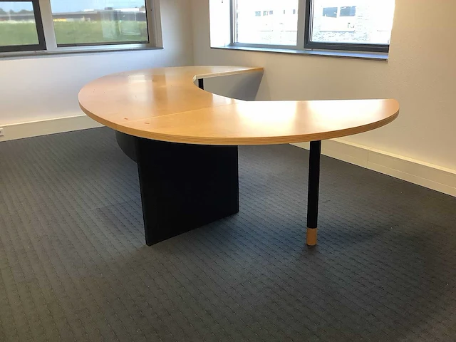 Bureau - afbeelding 1 van  5