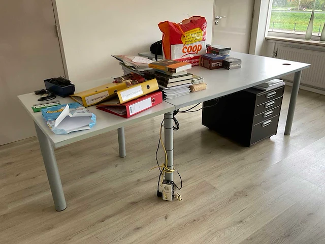 Bureau - afbeelding 1 van  3