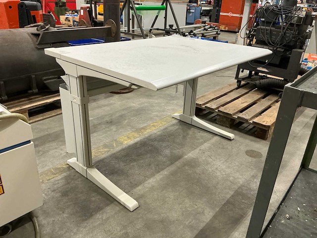 Bureau - afbeelding 1 van  2