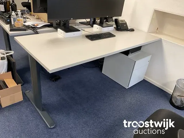 Bureau - afbeelding 1 van  2