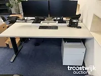 Bureau - afbeelding 2 van  2