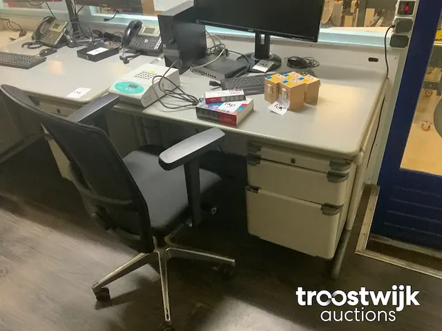 Bureau - afbeelding 2 van  6