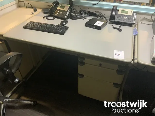 Bureau - afbeelding 3 van  6