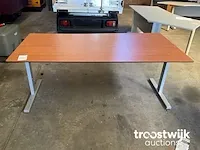 Bureau - afbeelding 1 van  3