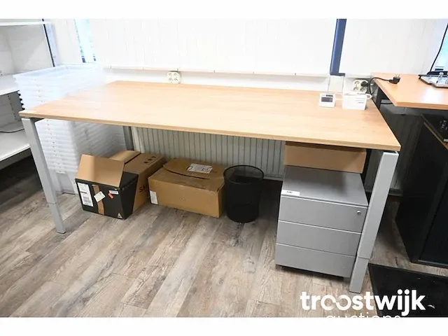 Bureau - afbeelding 1 van  3