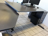 Bureauopstelling bestaande uit werktafel met conferentiehoek en vaste ladekast. afmeting 340 x 125 cm - afbeelding 3 van  3