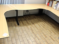 Bureauopstelling in m-vorm in hoogte verstelbaar. afmeting 320 x 200 cm. - afbeelding 1 van  5