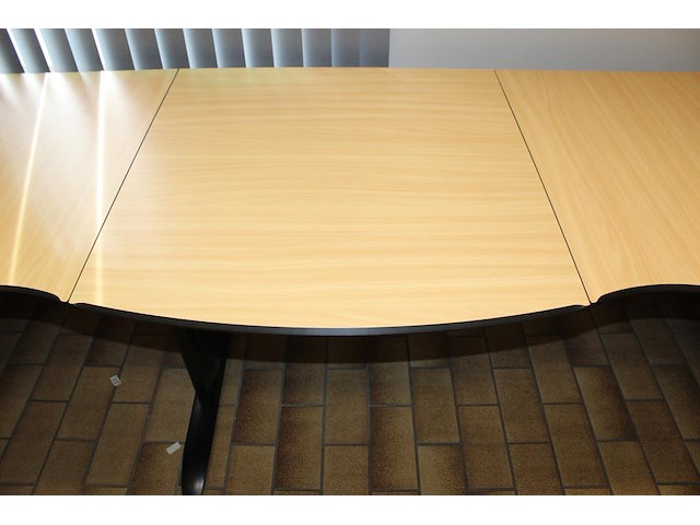 Bureauopstelling in m-vorm in hoogte verstelbaar. afmeting 320 x 200 cm. - afbeelding 5 van  5