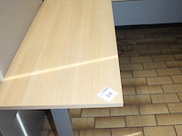 Bureauopstelling in u-vorm in hoogte verstelbaar. afmeting 240 x 200 cm. - afbeelding 2 van  3