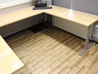 Bureauopstelling in u-vorm in hoogte verstelbaar. afmeting 240 x 200 cm. - afbeelding 3 van  3