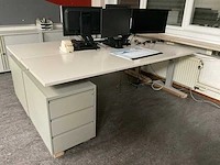 Bureau’s / beeldschermen / archiefkasten - afbeelding 2 van  9