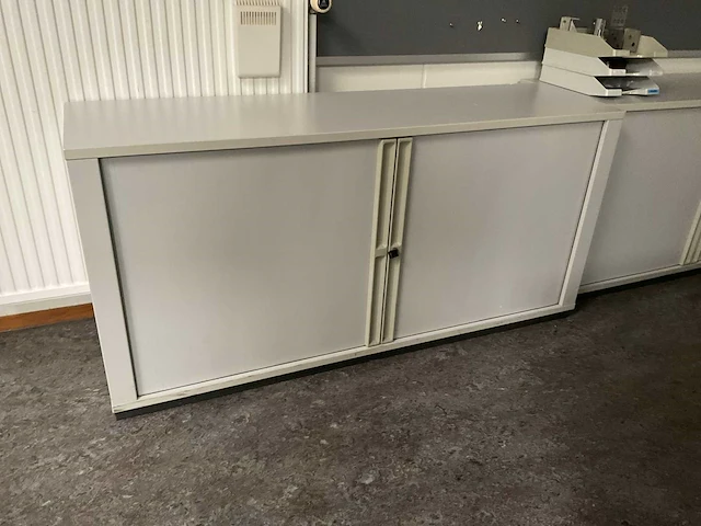 Bureau’s / beeldschermen / archiefkasten - afbeelding 4 van  9