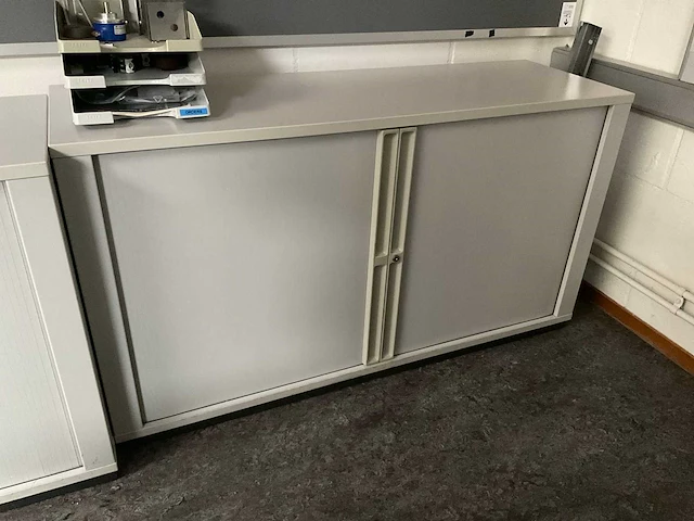 Bureau’s / beeldschermen / archiefkasten - afbeelding 5 van  9