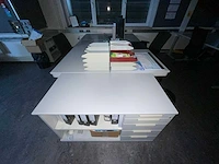 Bureau’s / stoelen / beeldschermen / kasten - afbeelding 2 van  6