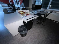 Bureau’s / stoelen / beeldschermen / kasten - afbeelding 3 van  6