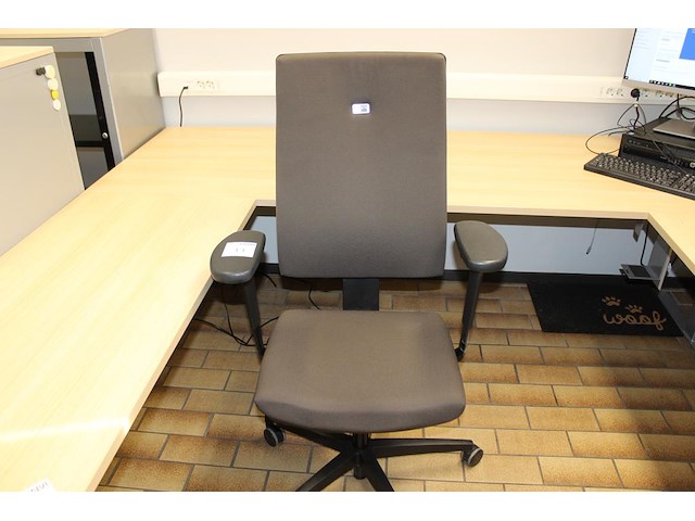 Bureaustoel viasit donkerbruin gestoffeerd. - afbeelding 1 van  2