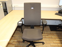 Bureaustoel viasit donkerbruin gestoffeerd. - afbeelding 1 van  2