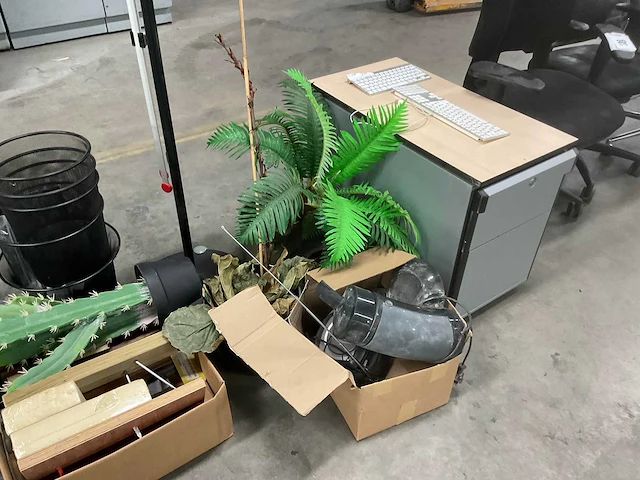 Bureaustoelen en decoratie - afbeelding 5 van  7